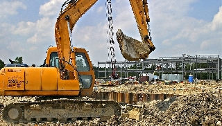 Áprilisban csökkent az euróövezet építőipari termelése