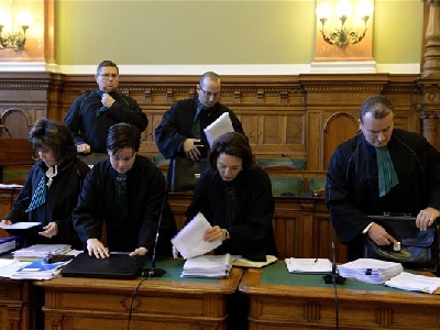 Devizahitelek - Elhalasztotta a döntést a bíróság az UniCredit Ingatlanlízing Zrt. ügyében is