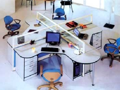 Átalakul az irodahasználat, egyre gyakoribb az íróasztal megosztás és a távmunka