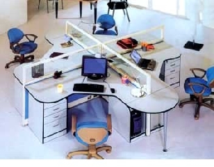 Átalakul az irodahasználat, egyre gyakoribb az íróasztal megosztás és a távmunka